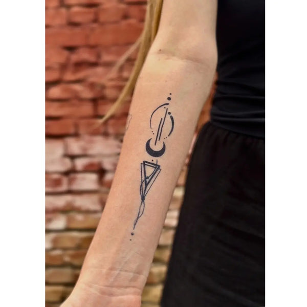 Долговременное тату Луна-геометрия Ink-Ok