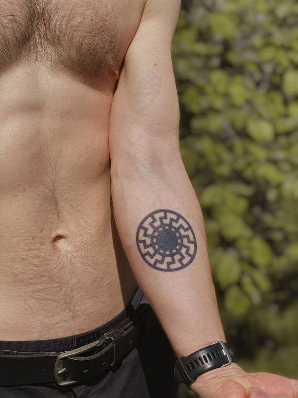 Долговременное тату Черное солнце Ink-Ok
