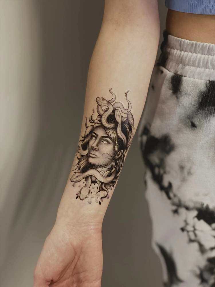 Тату (татуировки) Медуза горгона: значение и эскизы для девушек и мужчин